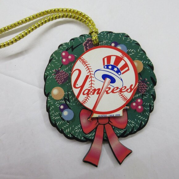 New York Yankees NNY MLB 3D Wood Christmas Wreath Ornament Hunter 1999 Gift Box - Picture 2 of 12